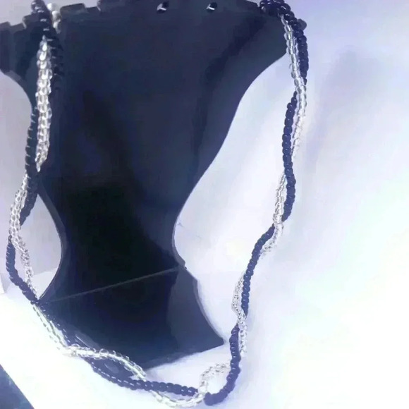 Haņdmade 2 layer elastic beaded necklace - Picture 2 of 3